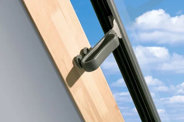 Окно-люк FAKRO WLI 54х83 (боковое открывание)