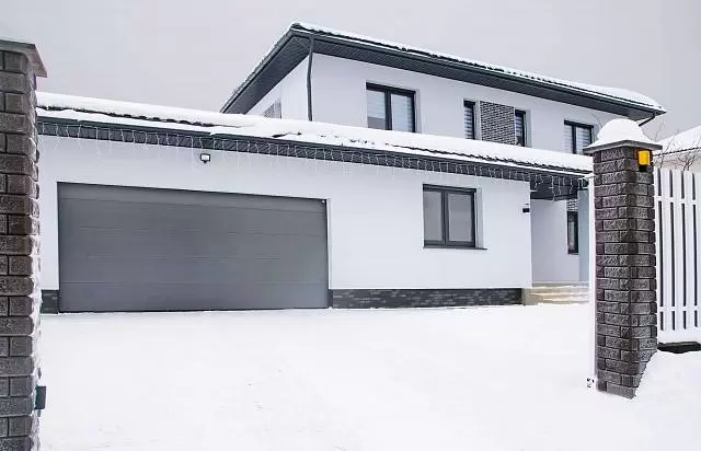 Утепленные секционные гаражные ворота ALUTECH Prestige 2500x2125 мм