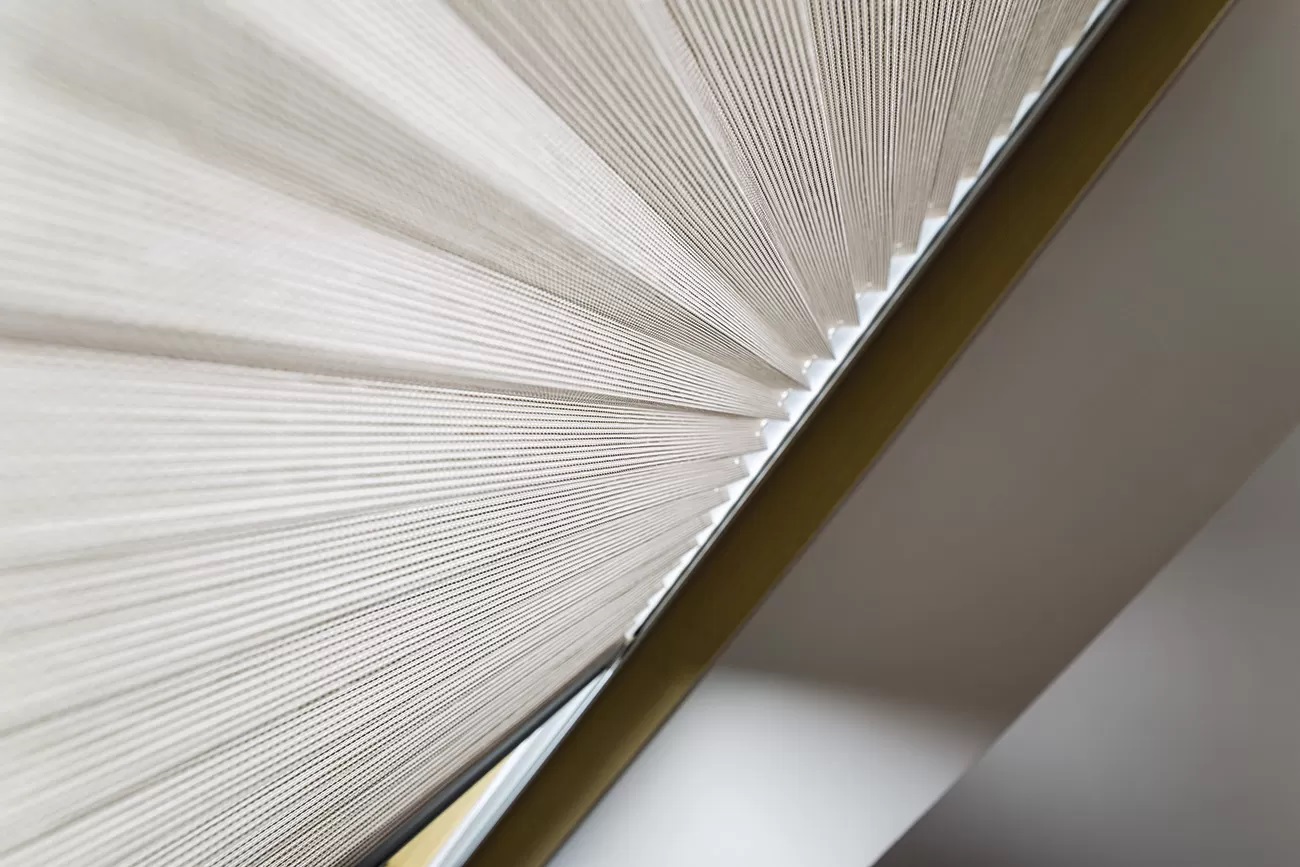 Штора плиссированная FAKRO APS-666 (группа 2) 66х118 белый ажур