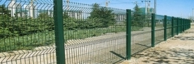 Надёжные распашные ворота из 3Д сетки в полимерном покрытии