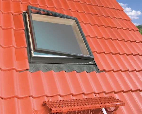 Окно-люк FAKRO WLI 54х83 (боковое открывание)