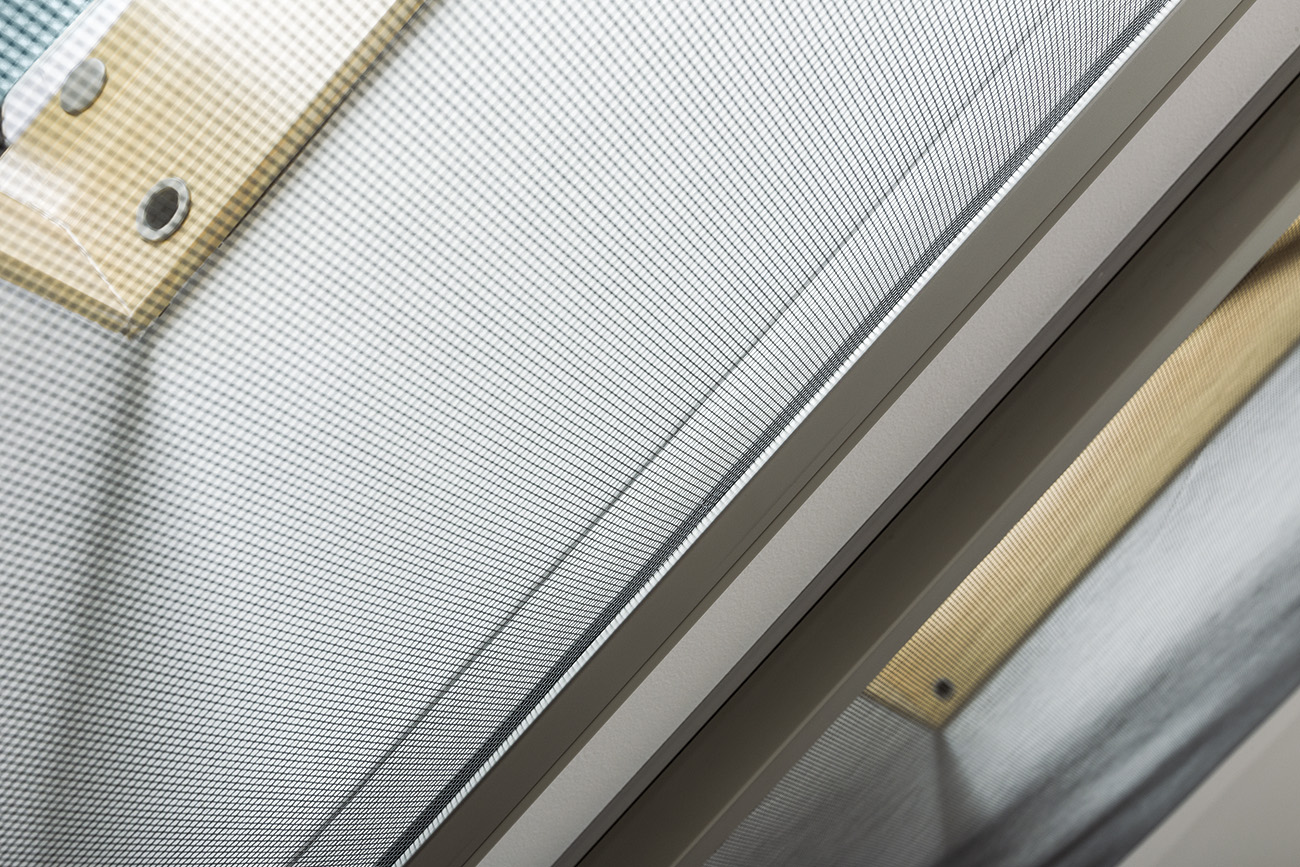 Сетка москитная FAKRO AMS 94x240 (94х140) серые направляющие