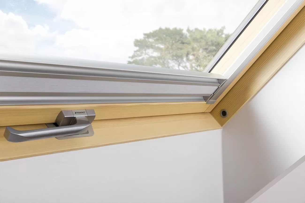 Штора FAKRO APF Blackout-601 (группа 1) 94х140 белый