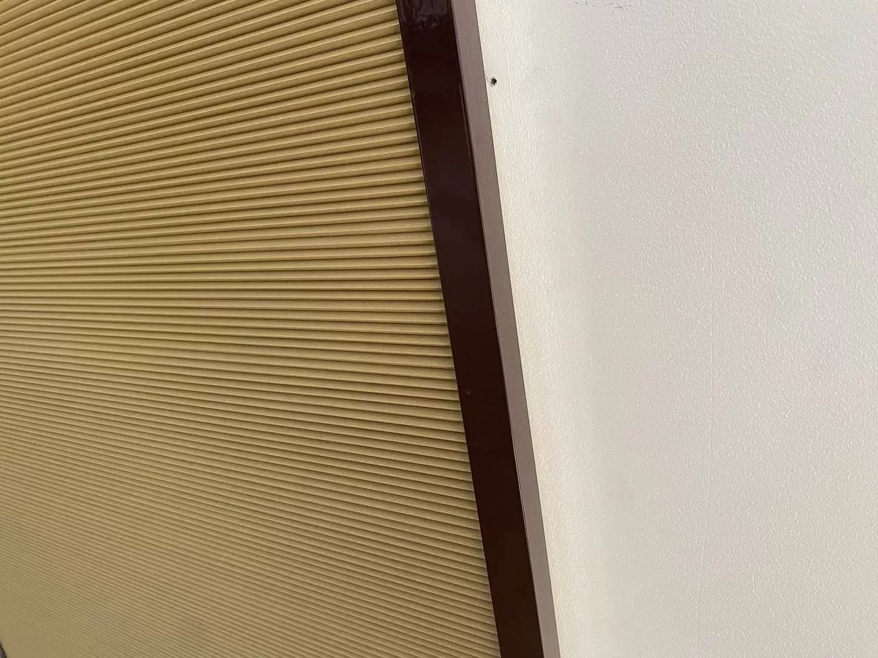 Штора+москитная сетка FAKRO AMD Duet 66x200 (коричневые направляющие RAL 8017, штора коричневая blackout RAL 1603)